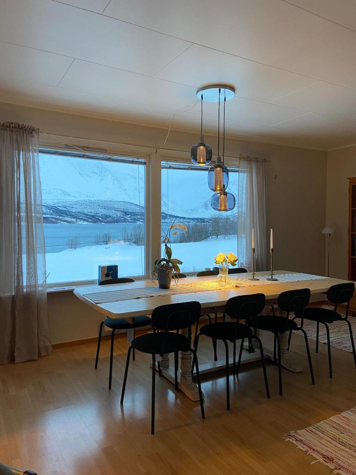 Feriehus Aurora House Under The Mountain